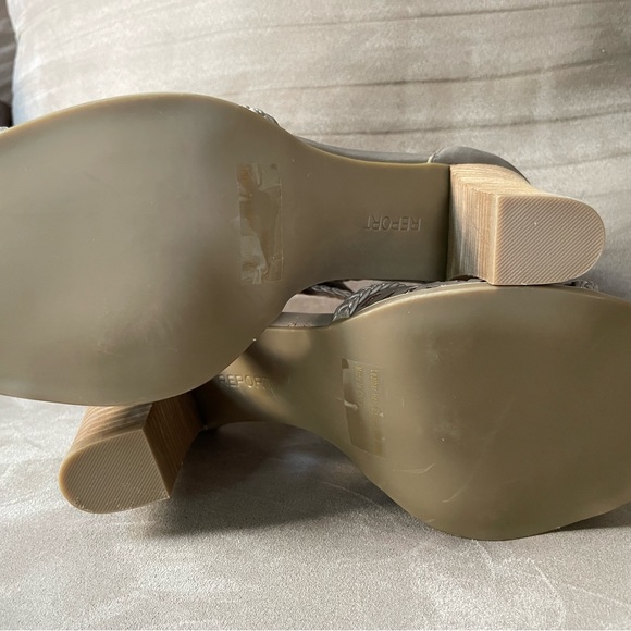 Stitch Fix Report Brand New Grey 3” Block Heeled Sandals Size 8.5. Never Worn! - Picture 5 of 5